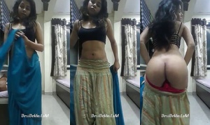 Sexy Girl Ne apni saree utaarkar apna samaan dikhaya