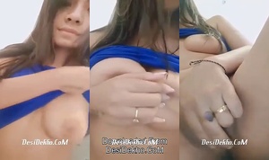 Sexy Girl ne solo apna video banaya chut ko ragdte huye