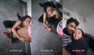 Sexy Gf ko flat k jameen mai chudai ka khel khela