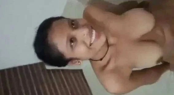 Hotel Room Mein Girlfriend Ke Saath Romantic Sofa Moments