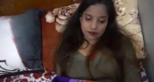 Ladke ne book kiya desi randi aur poora paisa vashoola