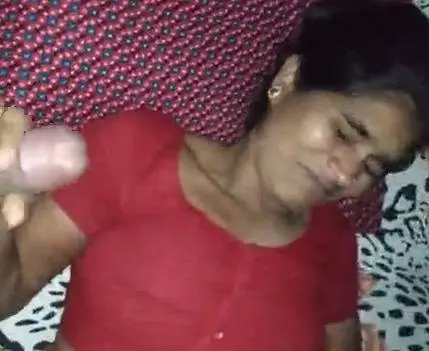 Local randi bhabhi ne haath se lund hilaya sex mein